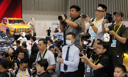 Triển lãm ô tô Việt Nam 2024: Mitsubishi gắn logo kỷ niệm 30 năm lên xe để trưng bày triển lãm